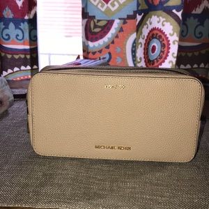 Michael Kors Make-Up Bag